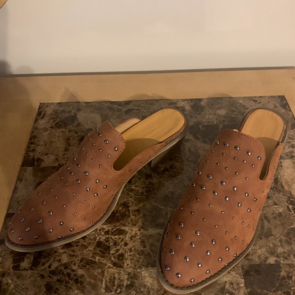 Womens NEW Brown Mules/W Silver Sets Shoes, Sz. 10M